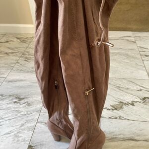 Elegant Taupe Suede Knee-High Boots NWOT
Never worn